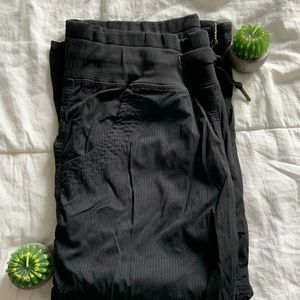 Lululemon Cropped Cargo Pants